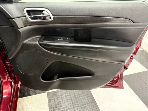 Used 2018 Jeep Grand Cherokee Altitude image 23