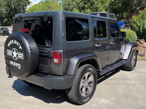 Used 2017 Jeep Wrangler Unlimited Sahara w/ Connectivity Group image 11