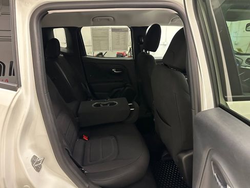 Certified 2022 Jeep Renegade Latitude w/ Convenience Group image 28