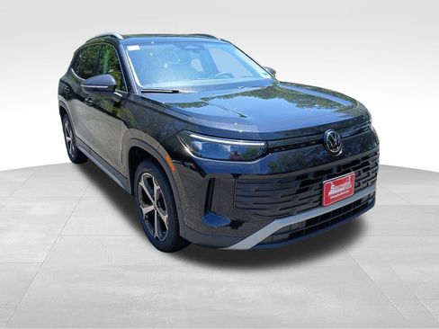 New 2025 Volkswagen Tiguan SE image 7