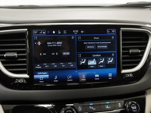 Certified 2023 Chrysler Pacifica Touring-L image 35
