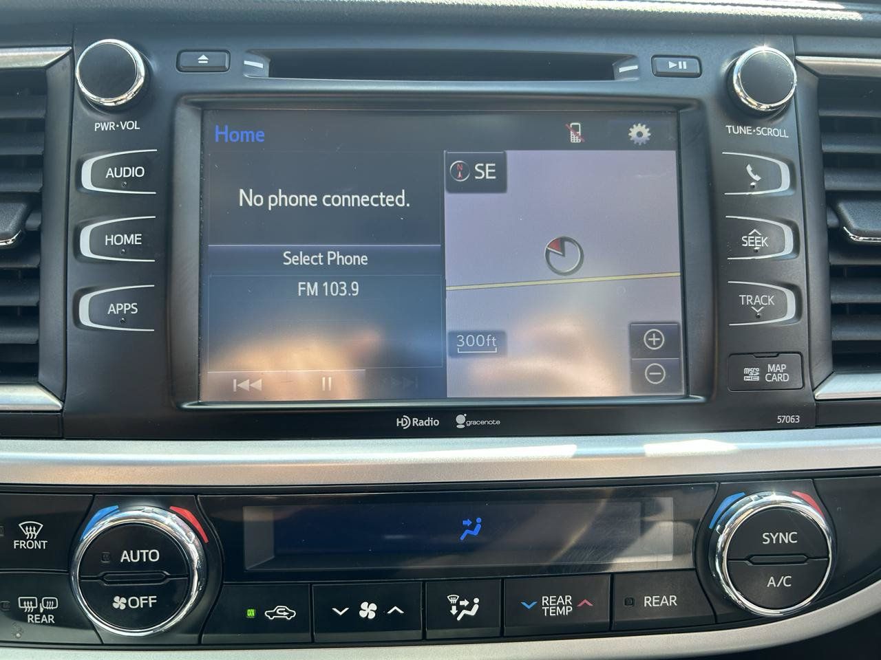 Used 2015 Toyota Highlander XLE AWD/4WD image 23