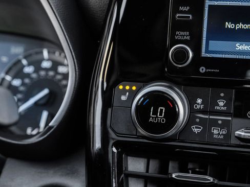 Used 2021 Toyota Highlander XLE image 34