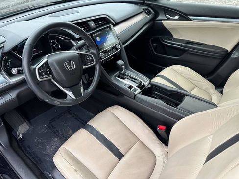 Used 2018 Honda Civic Touring image 19