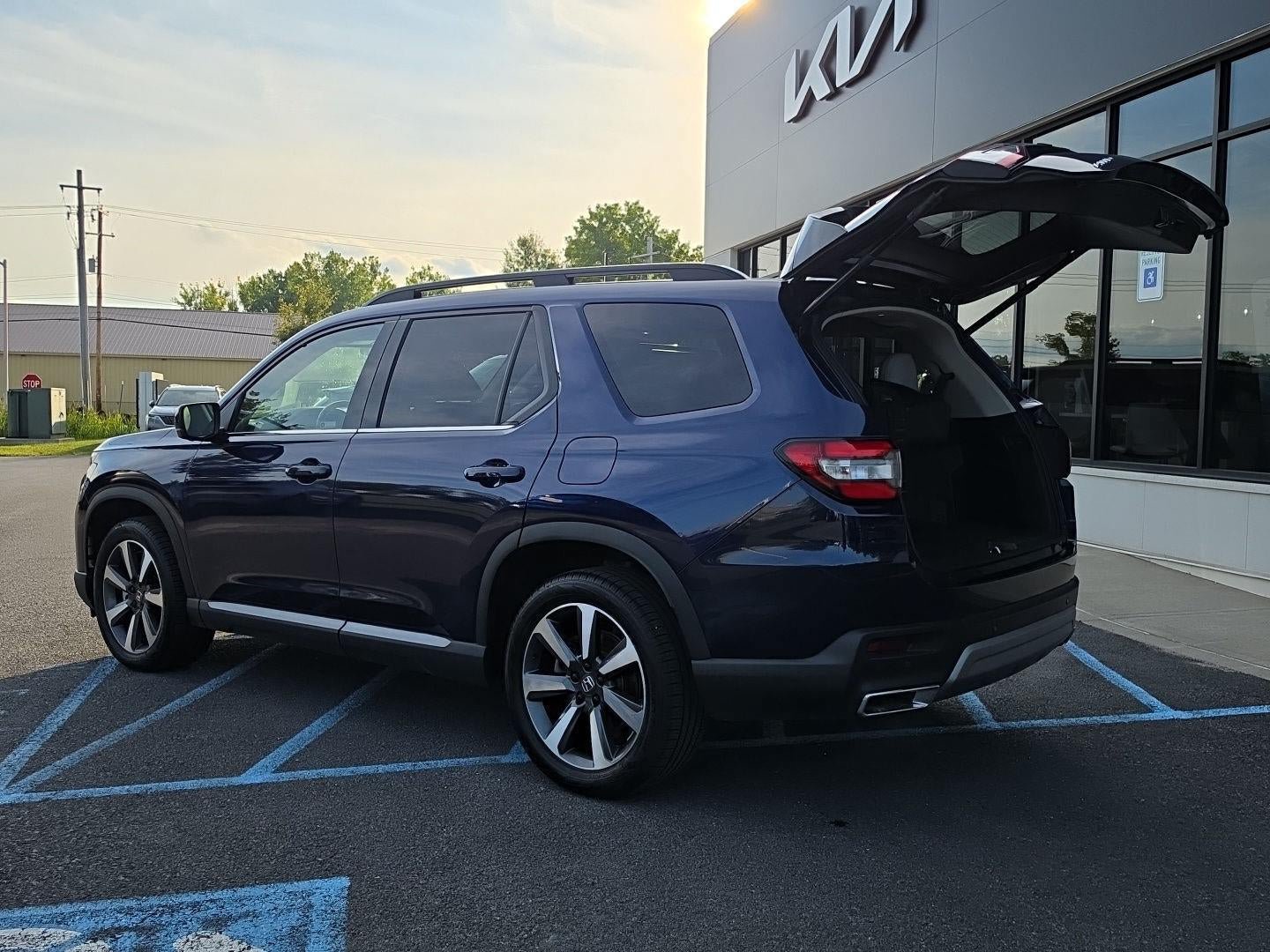 Used 2024 Honda Pilot Elite image 5