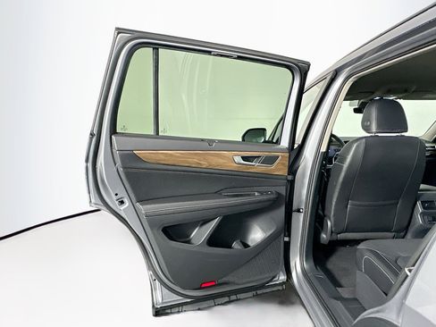 Used 2024 Volkswagen Atlas SE image 26