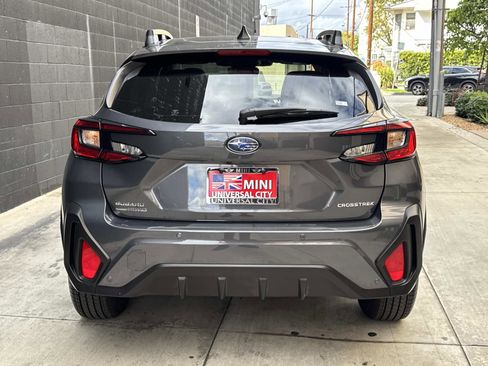 Used 2025 Subaru Crosstrek 2.0i Premium image 4