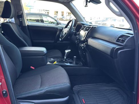 Used 2022 Toyota 4Runner TRD Off-Road image 10