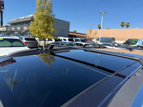 Used 2020 Chrysler Pacifica Limited FWD image 8
