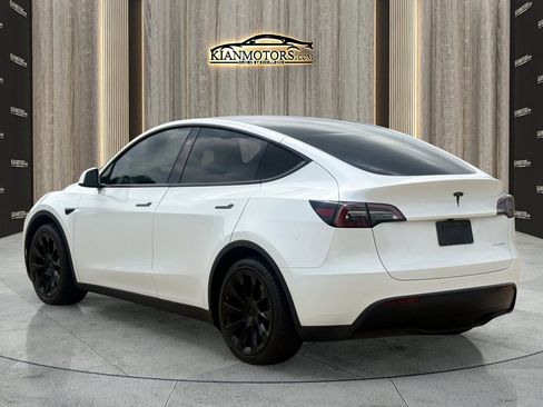 Used 2024 Tesla Model Y Long Range AWD/4WD image 9