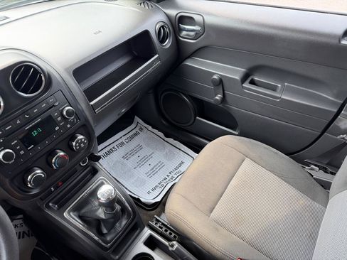 Used 2016 Jeep Patriot Sport FWD image 17