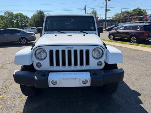 Used 2016 Jeep Wrangler Unlimited Sahara w/ Connectivity Group AWD/4WD image 6
