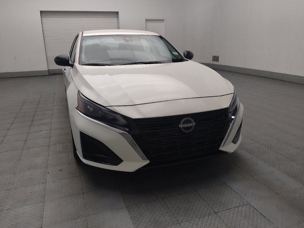 Used 2025 Nissan Altima 2.5 SV FWD image 14