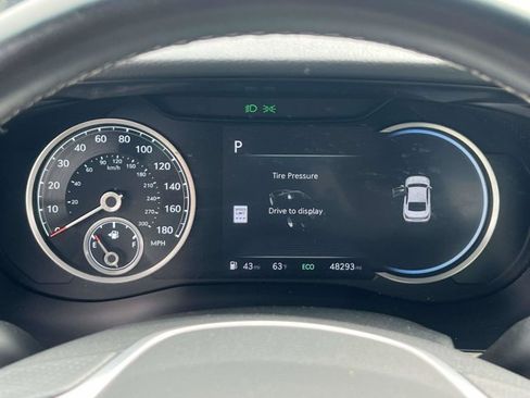 Used 2024 Genesis G70 2.5T RWD image 24