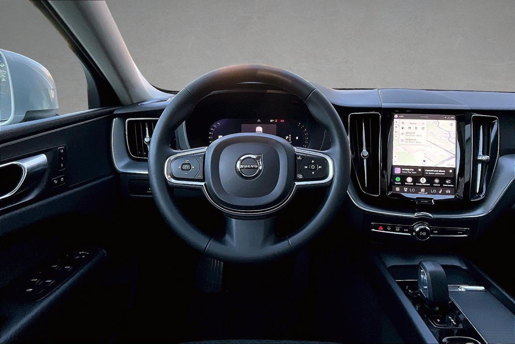 Certified 2023 Volvo XC60 B5 Core AWD/4WD image 9