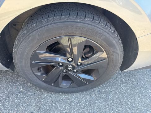 Used 2022 Hyundai Elantra SEL FWD image 10