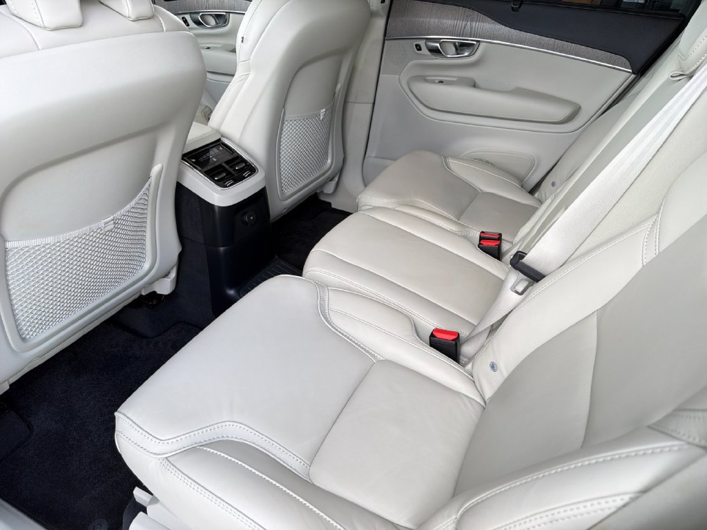 Used 2022 Volvo XC90 T8 Inscription w/ Advanced Package AWD/4WD image 12