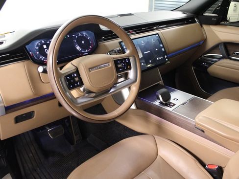 Used 2024 Land Rover Range Rover SE image 4