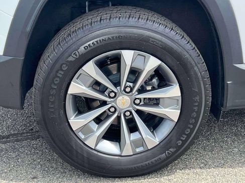 Used 2026 Chevrolet Equinox LT w/ Safety and Technology Package FWD image 9