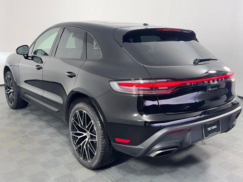 Certified 2025 Porsche Macan Base image 3