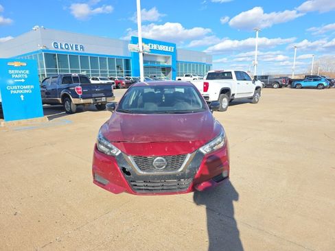 Used 2020 Nissan Versa SR image 2