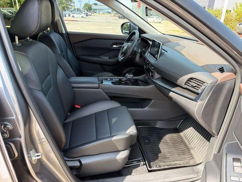 Used 2023 Nissan Rogue SV w/ SV Premium B Package FWD image 24