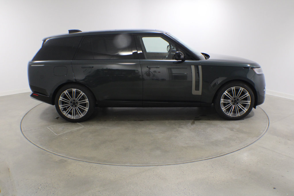 Used 2026 Land Rover Range Rover Long Wheelbase SE AWD/4WD image 7
