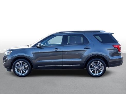 Used 2019 Ford Explorer XLT w/ Equipment Group 202A image 5