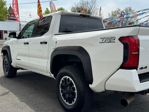 Used 2024 Toyota Tacoma TRD Off-Road image 30