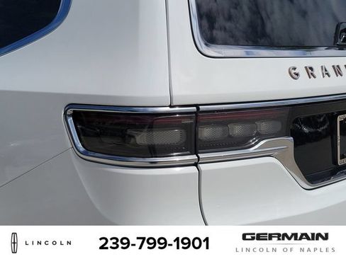 Used 2024 Jeep Grand Wagoneer L Series III AWD/4WD image 15