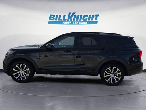 Used 2025 Ford Explorer ST-Line AWD/4WD image 2