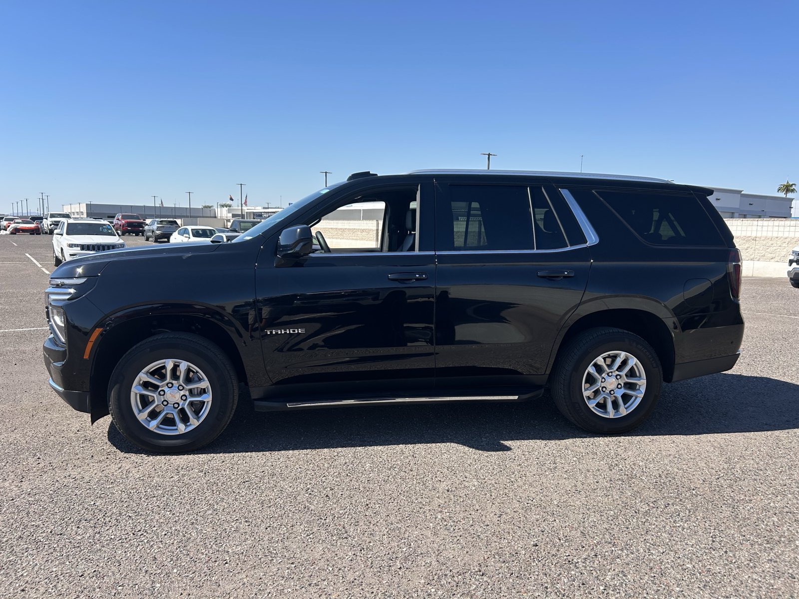 Used 2025 Chevrolet Tahoe LT AWD/4WD image 2