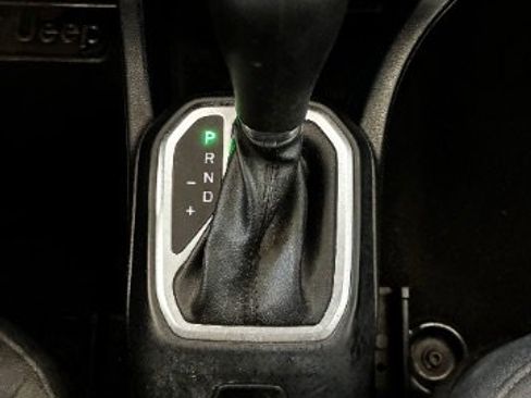 Used 2020 Jeep Renegade Latitude image 24