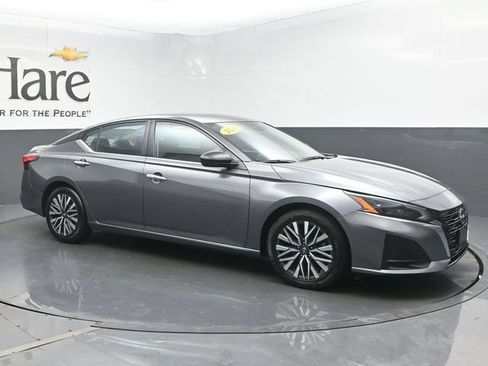 Used 2024 Nissan Altima 2.5 SV FWD image 6