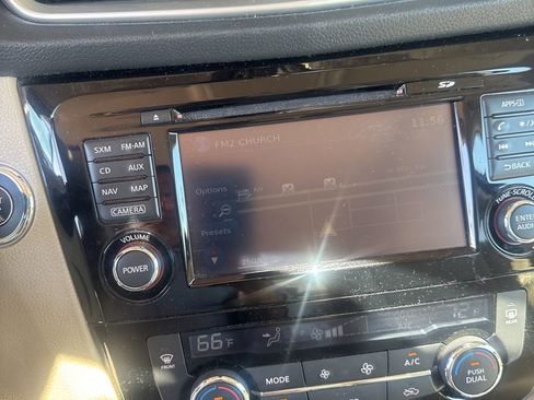 Used 2015 Nissan Rogue SL w/ SL Premium Package FWD image 2