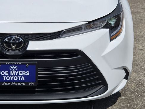 Used 2025 Toyota Corolla LE FWD image 4