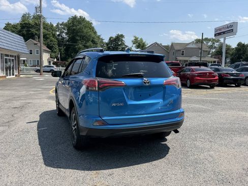 Used 2018 Toyota RAV4 LE AWD/4WD image 19