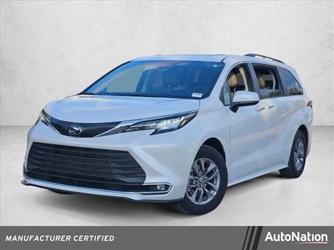 Used 2023 Toyota Sienna XLE image 1