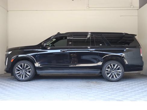Used 2022 Cadillac Escalade ESV Sport Platinum AWD/4WD image 7