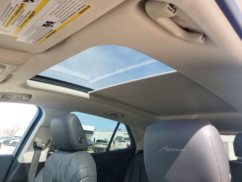 Used 2023 Buick Envision Avenir image 27