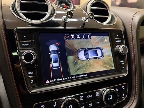 Used 2017 Bentley Bentayga AWD/4WD image 43