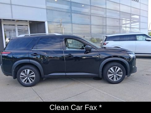 Used 2022 Nissan Pathfinder SL w/ Lighting Package (N92) AWD/4WD image 3