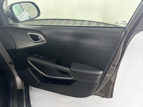 Used 2023 Kia Soul LX w/ LX Technology Package FWD image 30