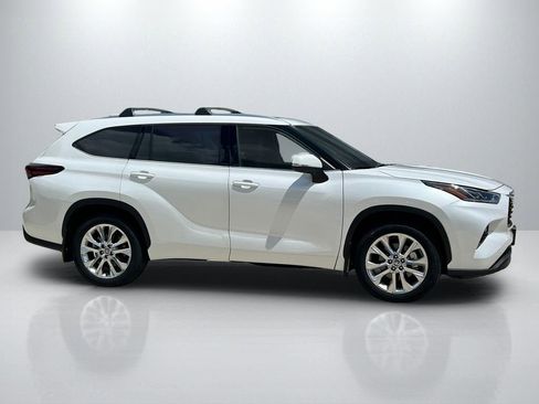 Used 2026 Toyota Highlander Limited AWD/4WD image 4