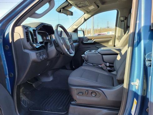 Used 2024 Chevrolet Silverado 1500 LT image 7