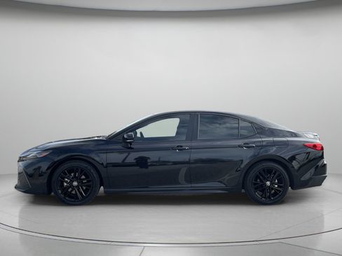 Used 2025 Toyota Camry SE w/ Convenience Package FWD image 5