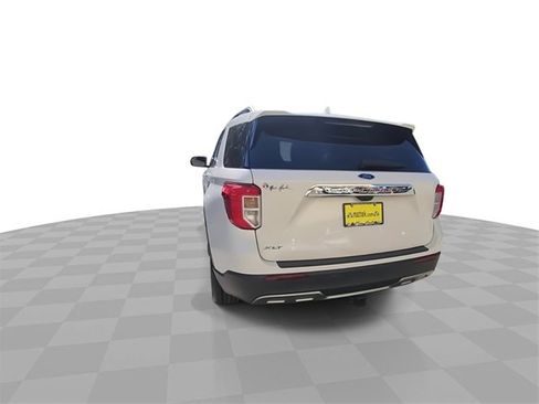 Used 2021 Ford Explorer XLT w/ Equipment Group 202A image 7