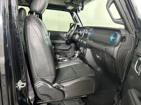 Used 2022 Jeep Wrangler Unlimited Sahara image 28