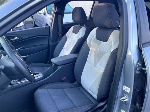 Used 2025 Chevrolet Trax RS w/ Sunroof Package image 27