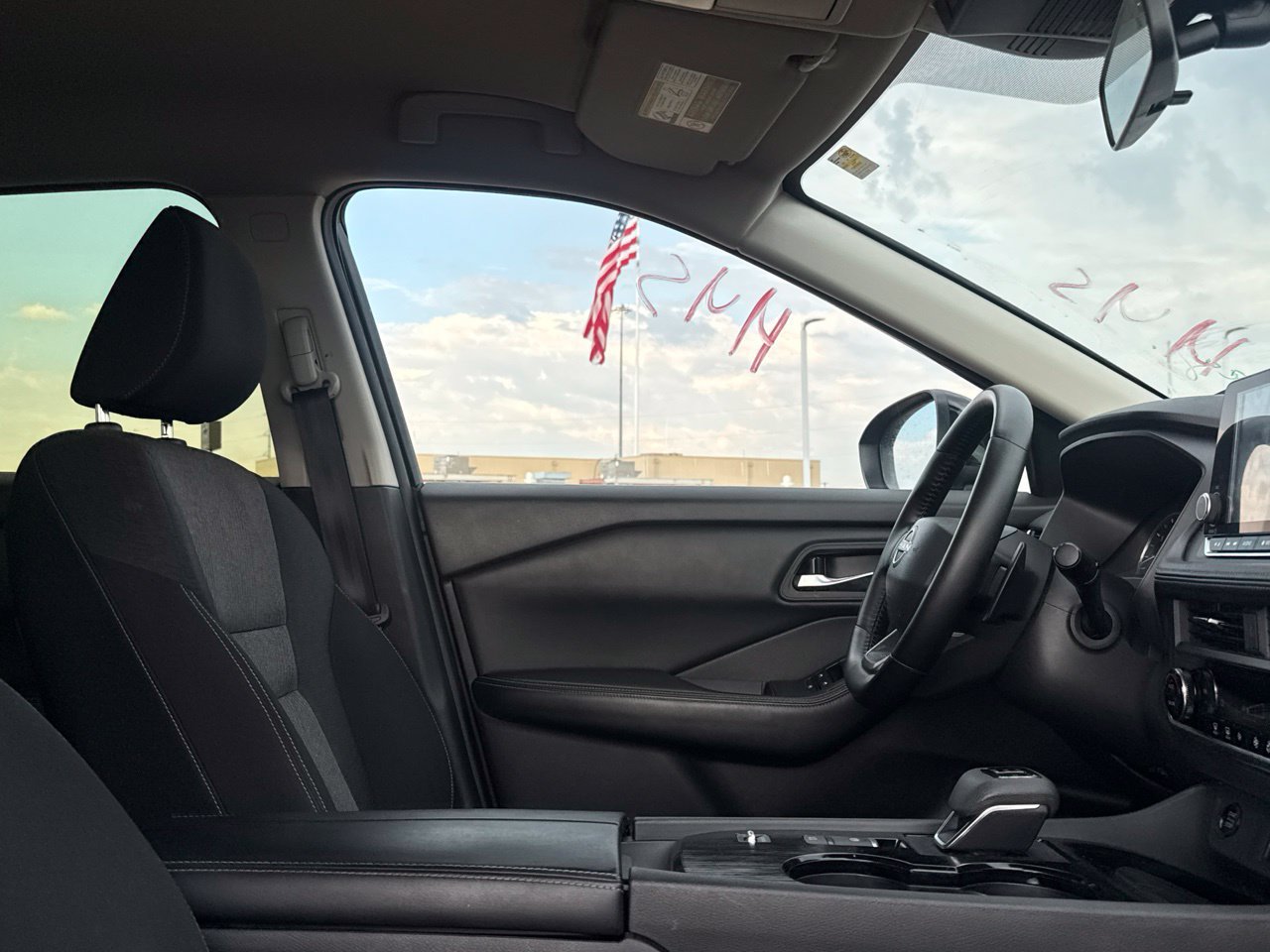 Certified 2025 Nissan Rogue SV FWD image 31
